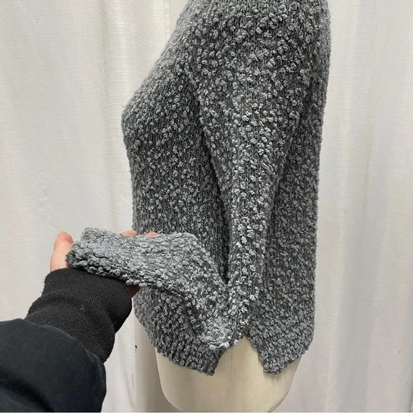 Hollister Women’s SZ M Fuzzy Soft Gray Glitter Thread Sweater - Picture 3 of 11